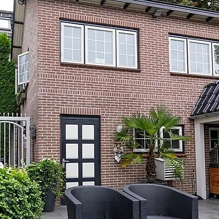 Centrum-mariastraat-apeldoorn Bed & Breakfast 4*