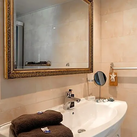 Centrum-mariastraat-apeldoorn Bed & Breakfast 4*